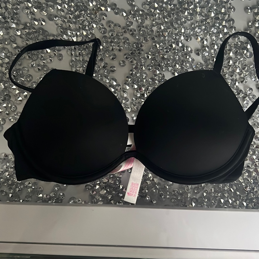 PINK Victoria’s Secret 32b super push up bra